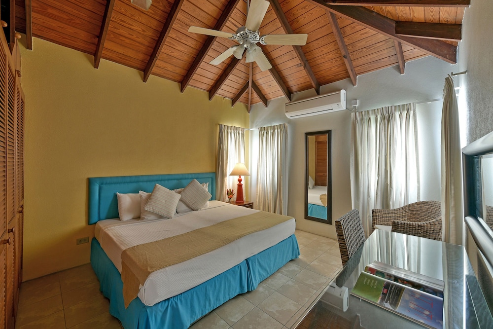 Coconut Court Beach Hotel 8/50
