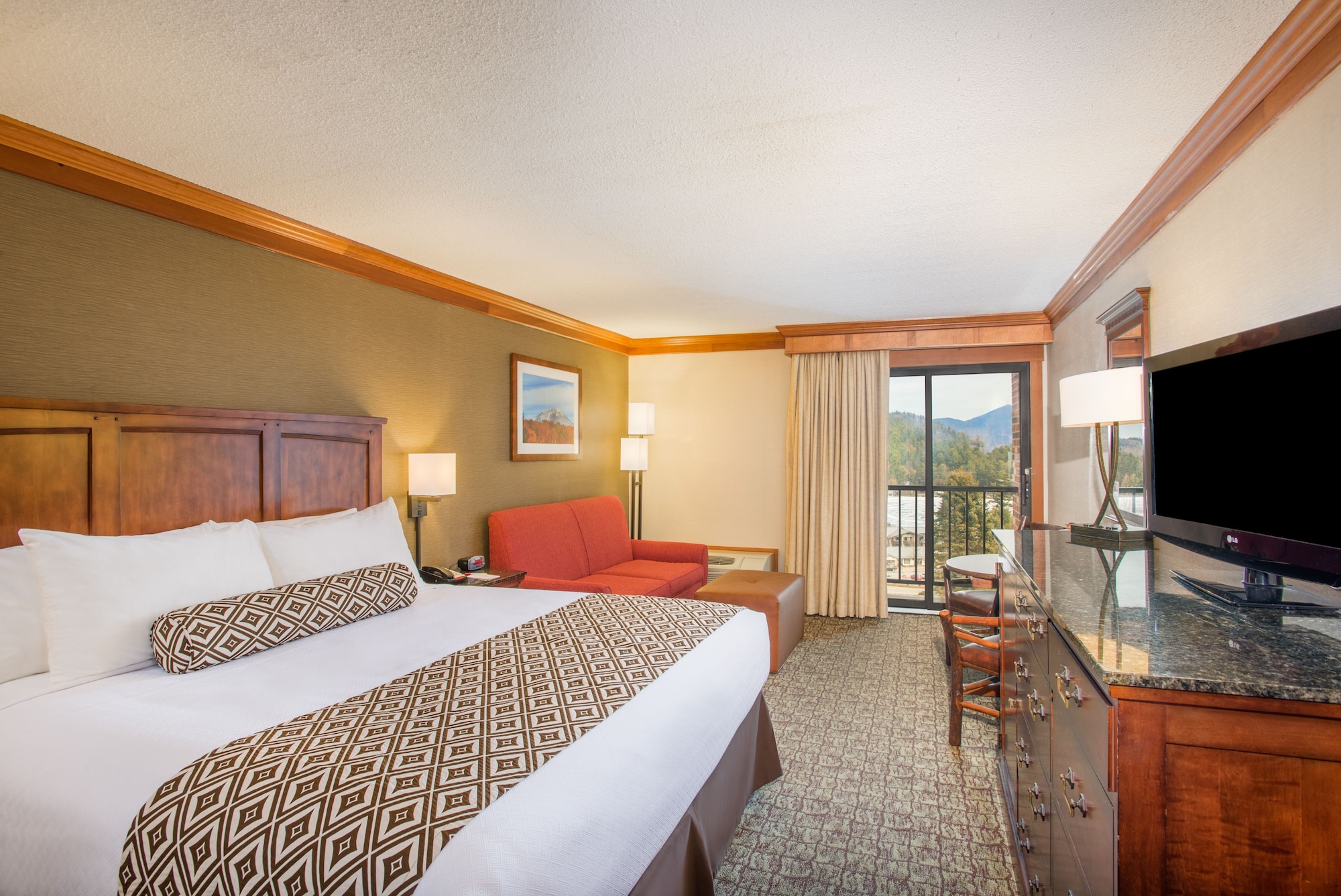 غرفة قياسية بسرير كينج بإطلالة على البحيرة، Crowne Plaza Lake Placid 2/3