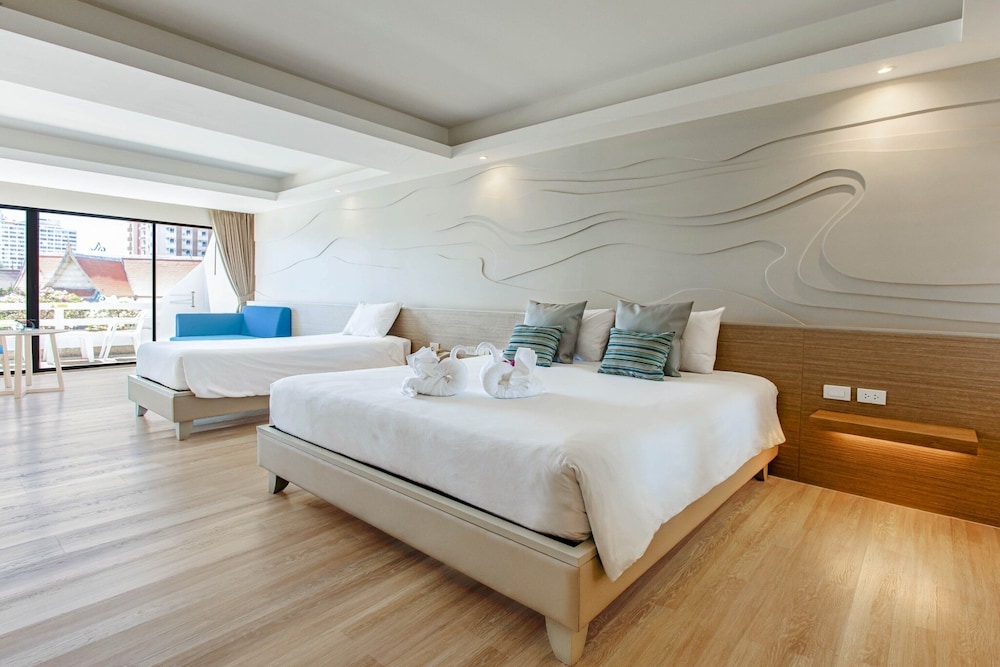 The Cha Am Methavalai Hotel 23/65