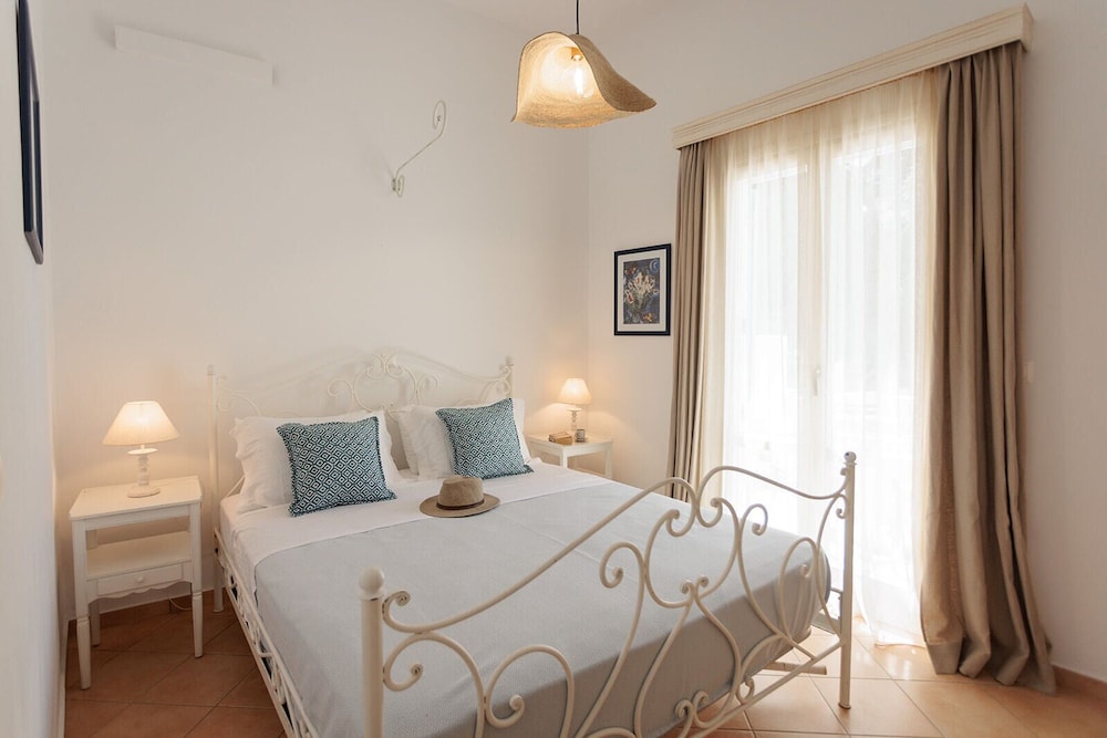 9 Muses Naxos 24/53