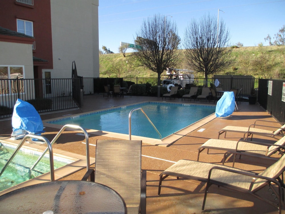 Best Western Plus Delta Inn & Suites 23/36