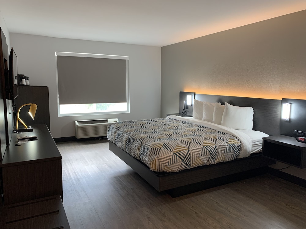 Hawthorn Extended Stay by Wyndham Hobbs 17/50