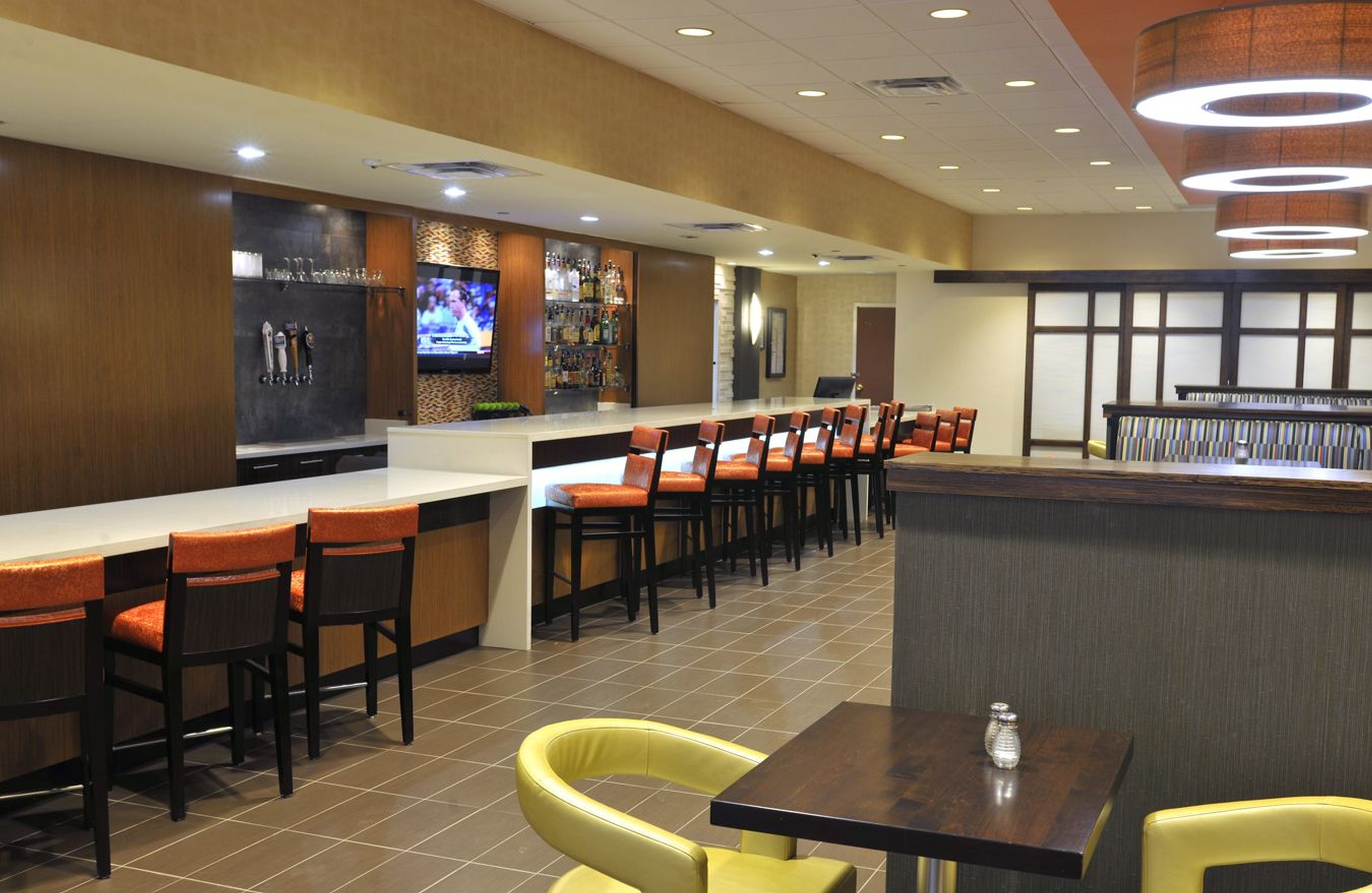 Holiday Inn & Suites Charleston West by IHG 15/32