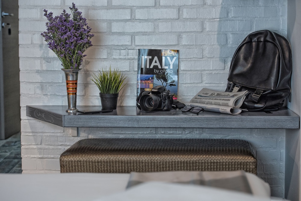 Navona Rooms with Jacuzzi 11/71