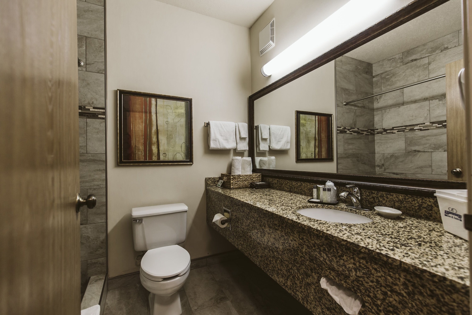 جناح بسريرين كوين، Expressway Suites Bismarck 8/10