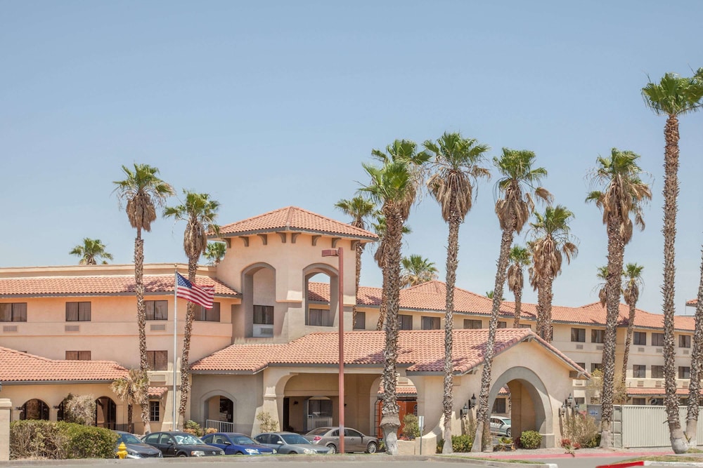 Ramada By Wyndham Barstow in BARSTOW - CA