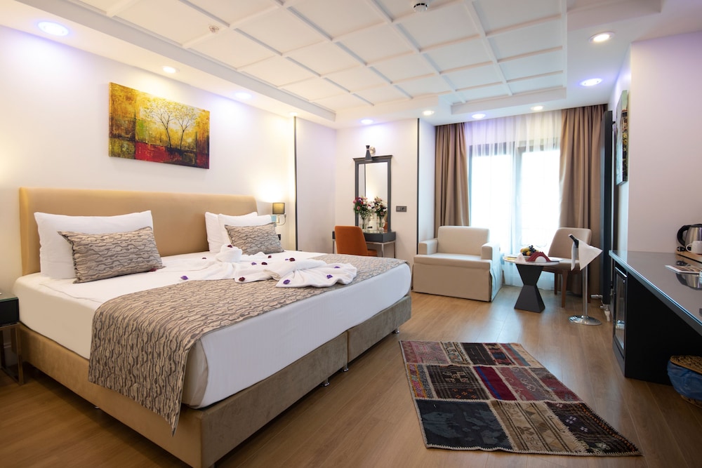ROOM, TRIPLE, SOFA