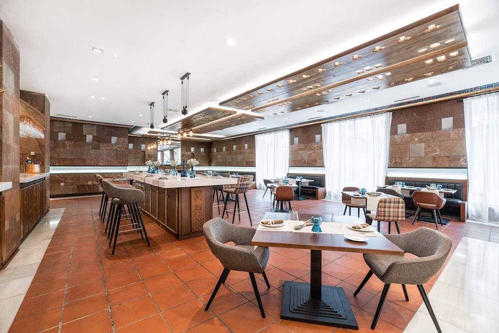 Eurostars Hotel de La Reconquista 63/83