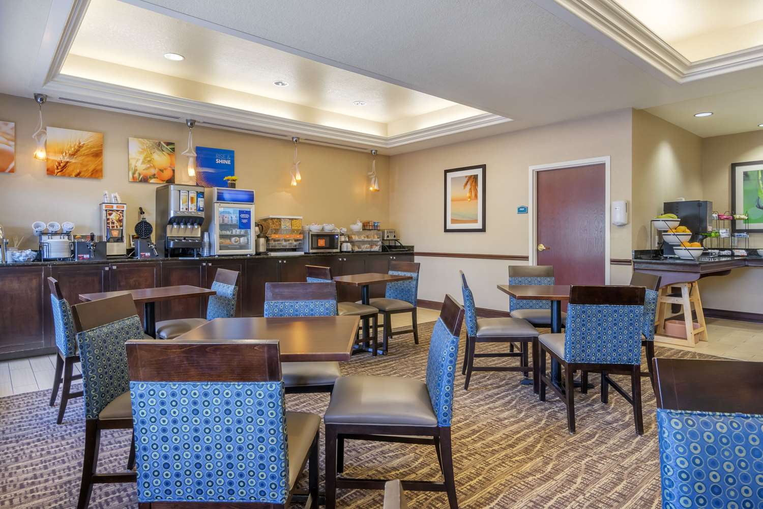 Comfort Inn & Suites Northeast - Gateway 26/32