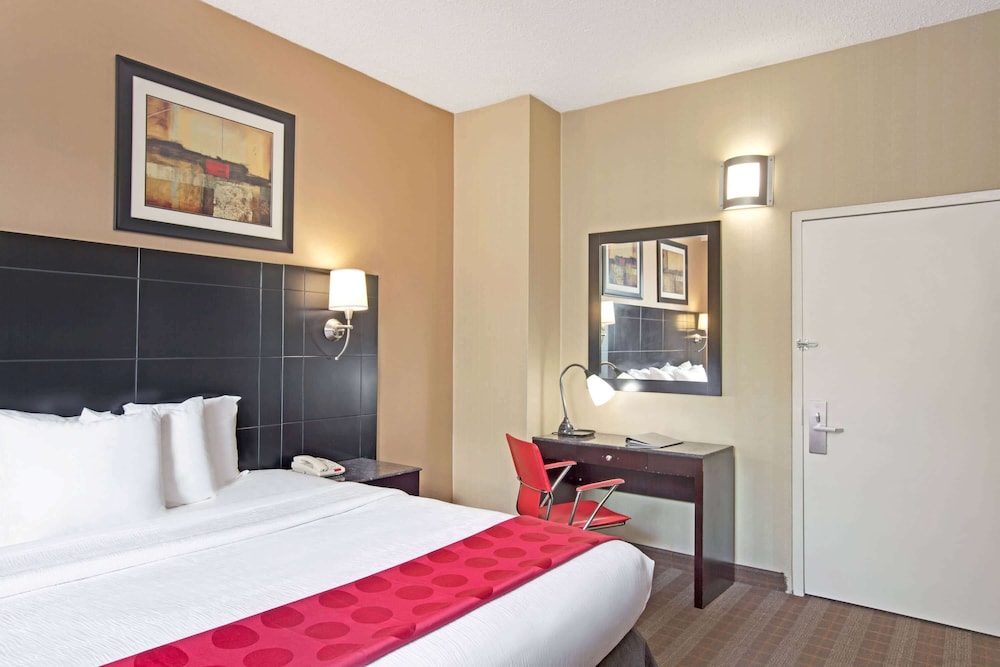 Ramada by Wyndham Bronx 27/55