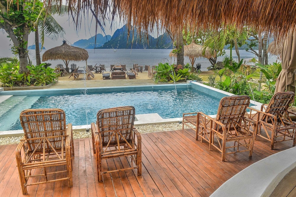 Las Cabanas Beach Resort 62/65