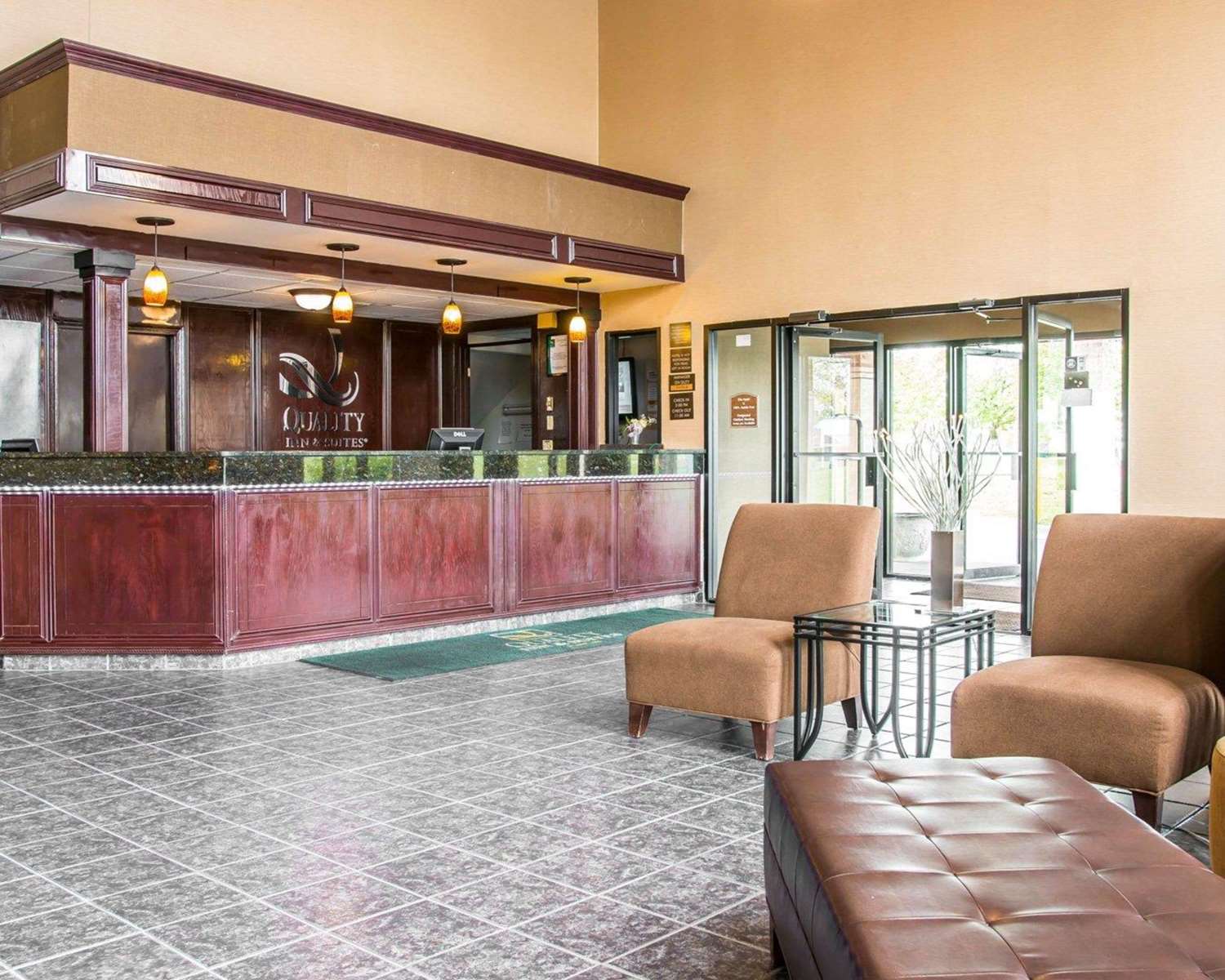 Baymont by Wyndham Flint Airport North 7/53