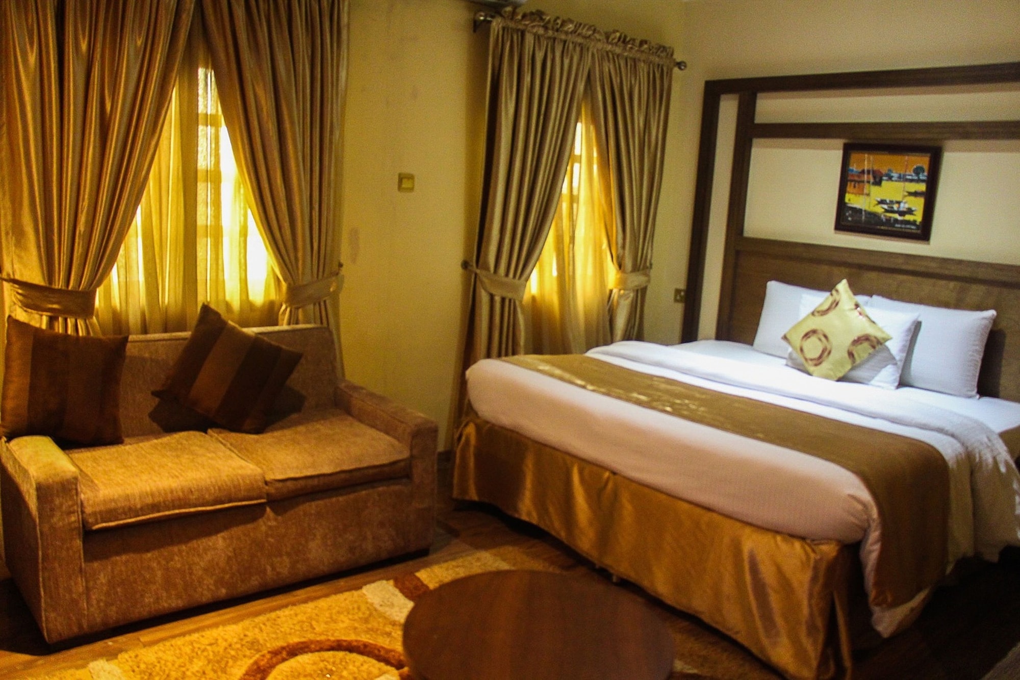 DELUXE, DOUBLE BED