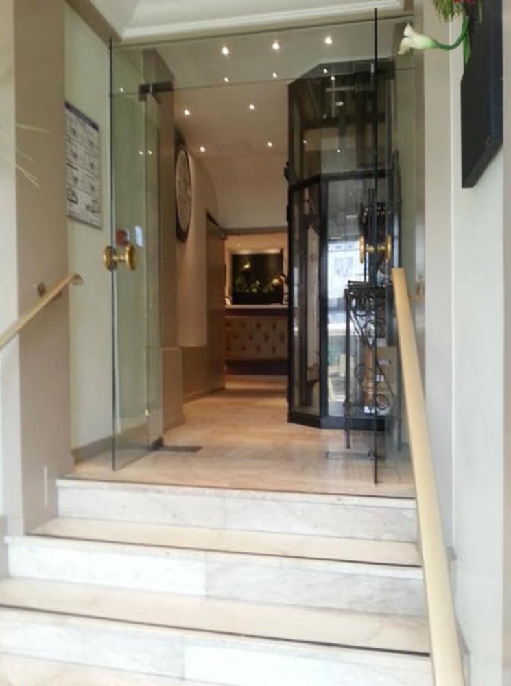 HOTEL LITTLE REGINA 38/54