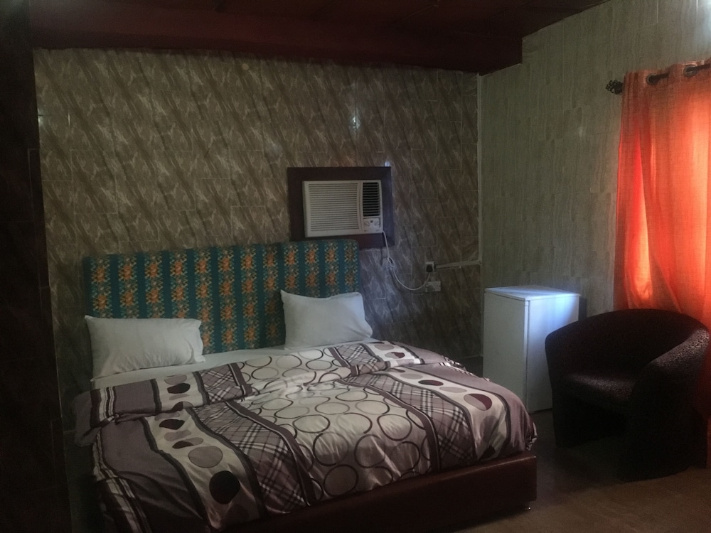 EXECUTIVE, SUITE