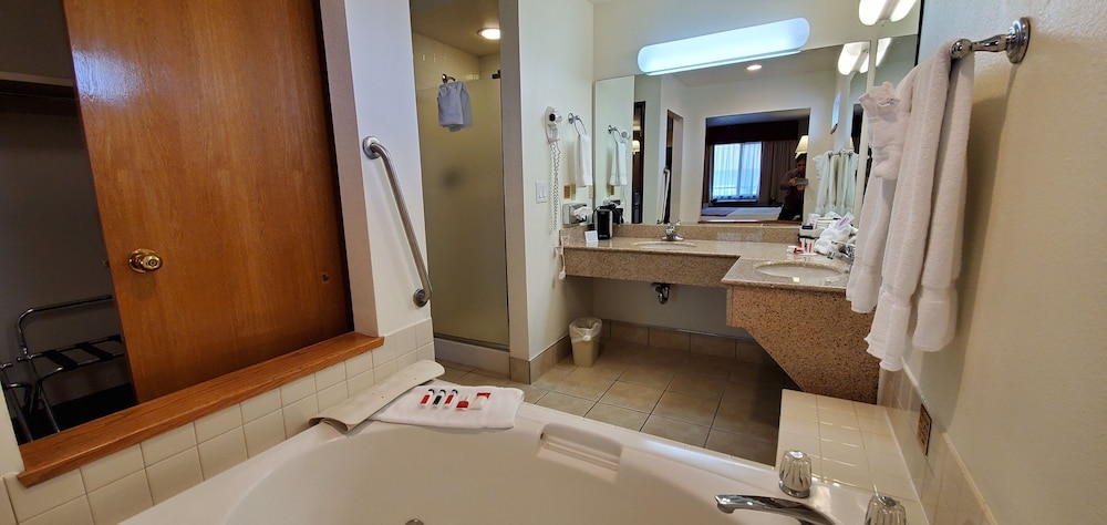 Baymont By Wyndham Seattle/Kirkland Wa 7/31