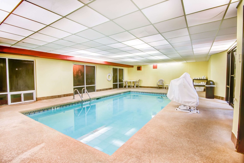 Comfort Inn And Suites Macon 4/40