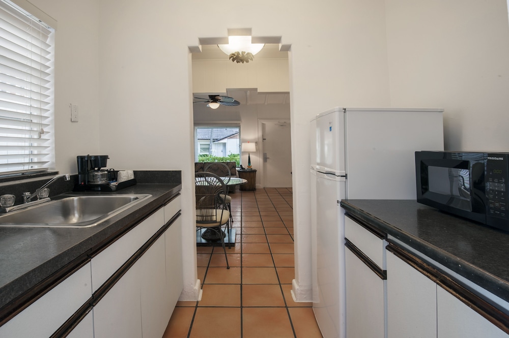 Beachcomber Oceanfront Resort Villas 40/71