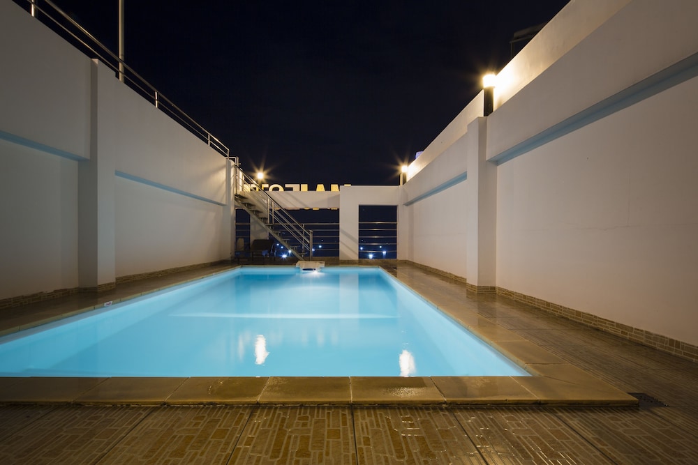 swimming pool spa
