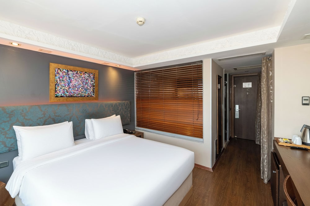 EXECUTIVE, DOUBLE BED, BALCONY