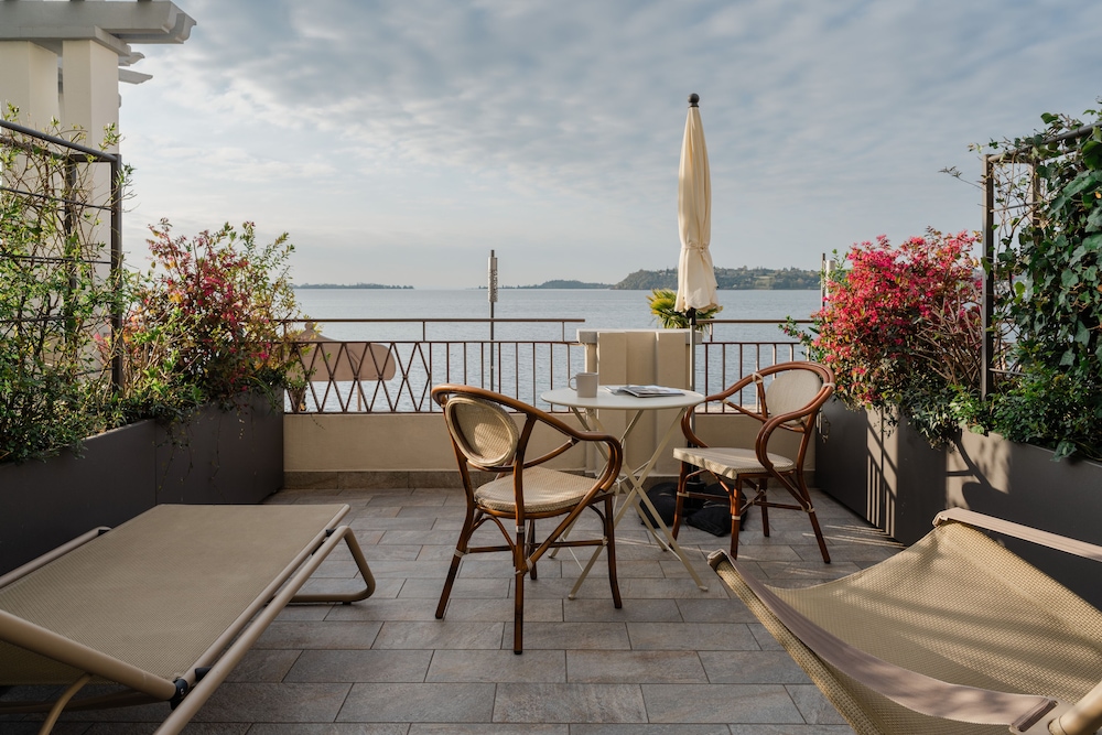 Du Lac Hotel 47/69
