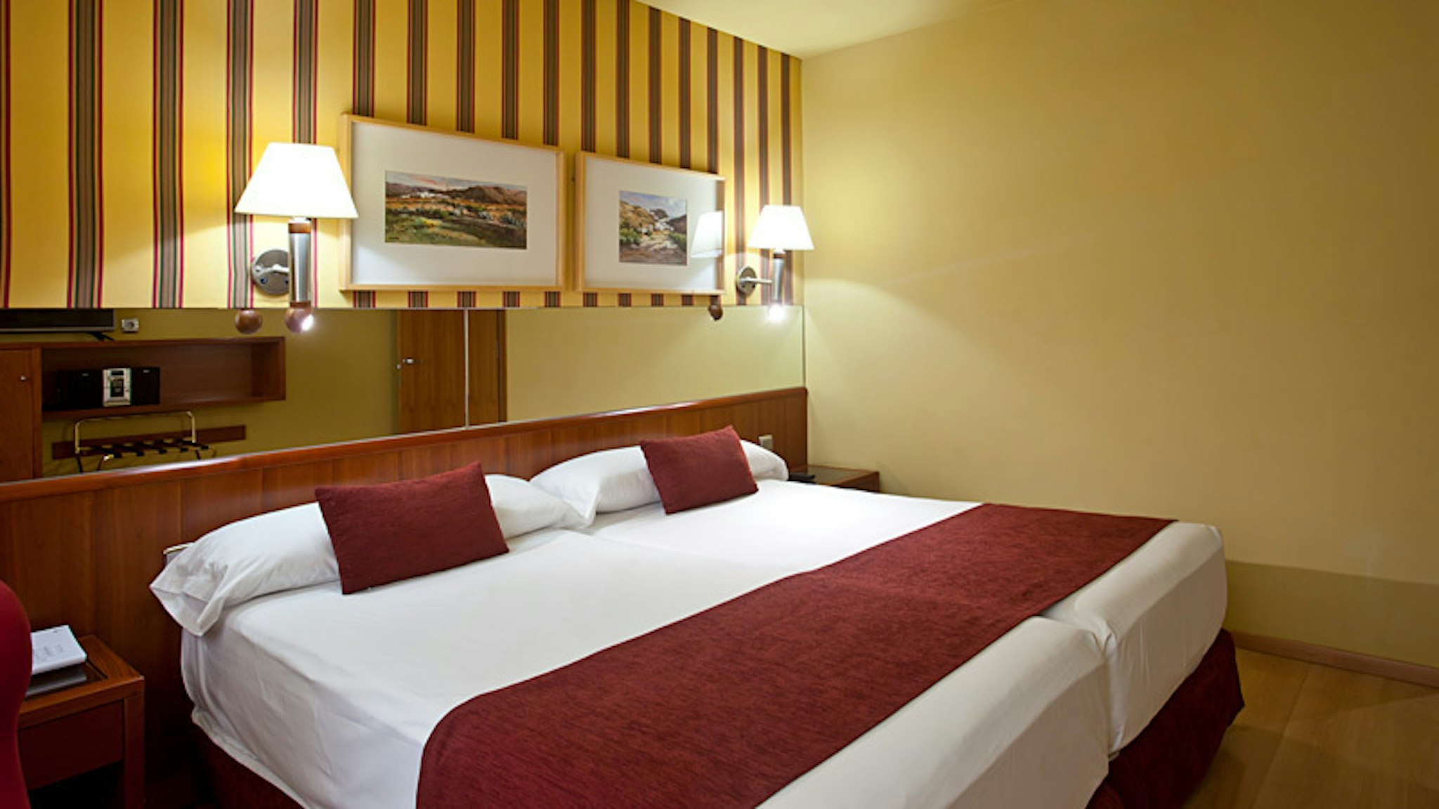 ROOM, TRIPLE