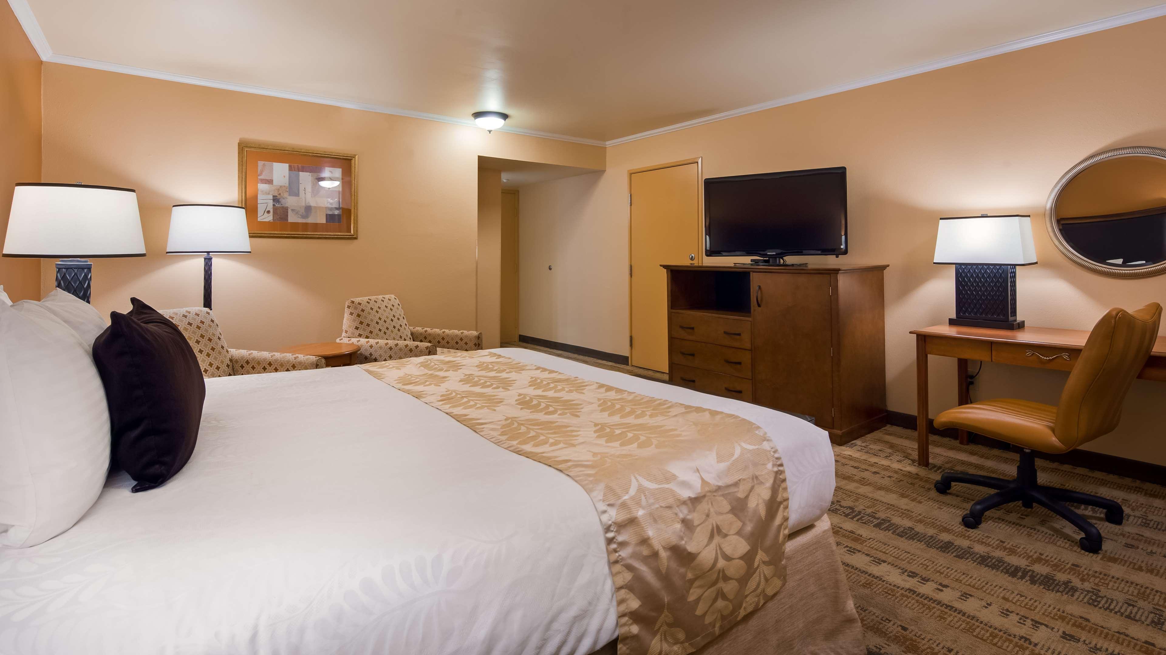 غرفة كبيرة بسرير كينج بشرفة، Best Western Plus Royal Oak Hotel 2/7