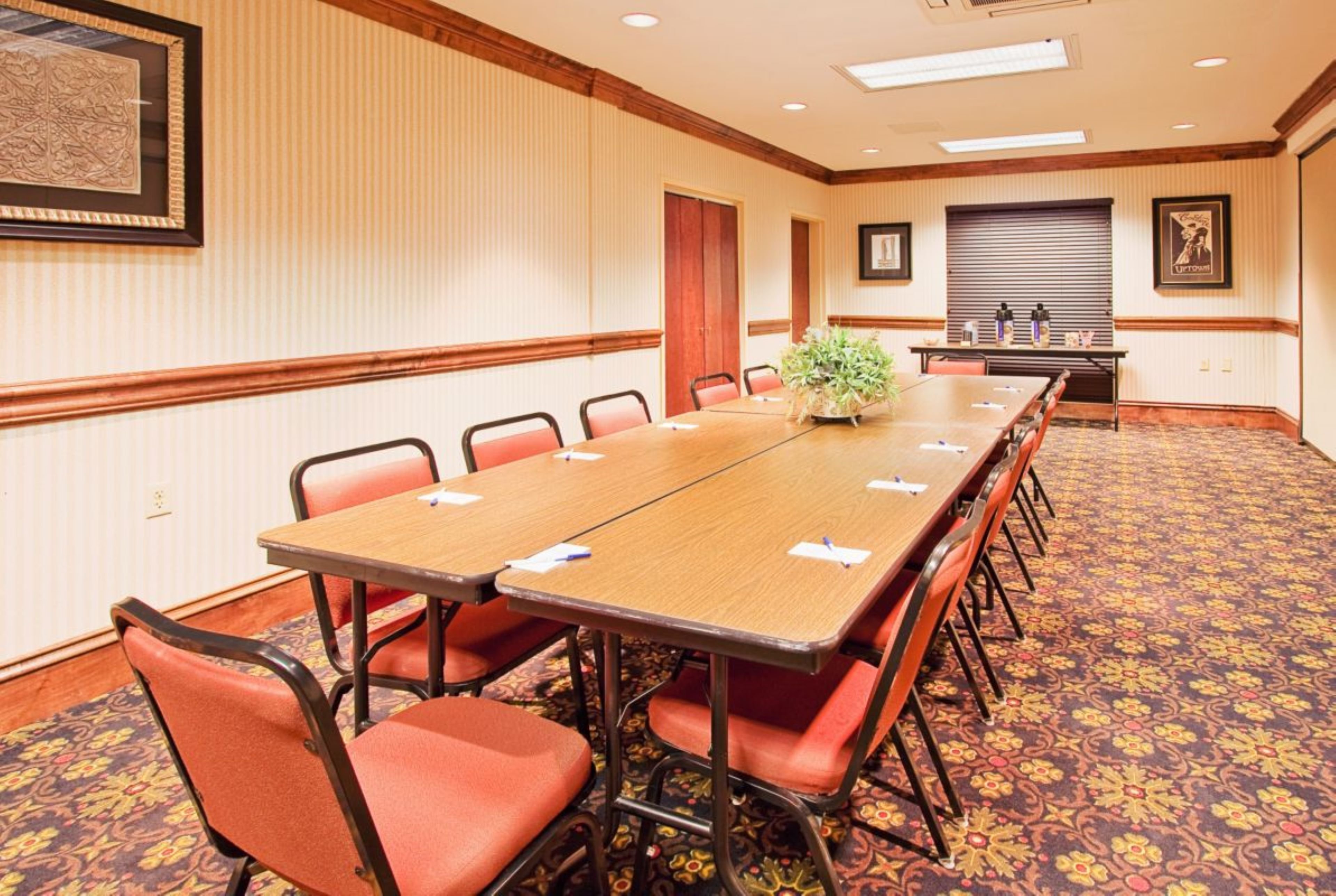 Holiday Inn Express and Suites Lucedale Hotel 67/76