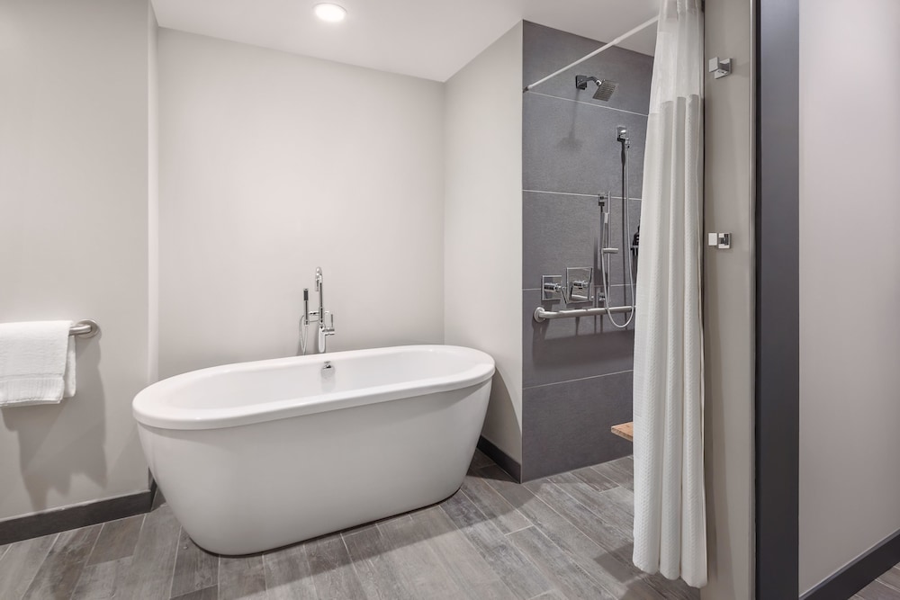 1 Bedroom, Spa, Suite, King Bed, Accessible
