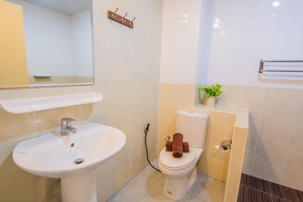 Sutus Court 1 39/66
