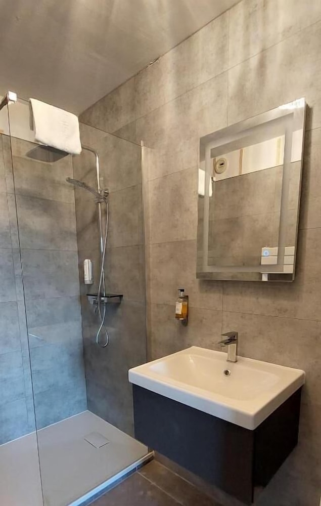 HOTEL LE PRIEURE 17/20