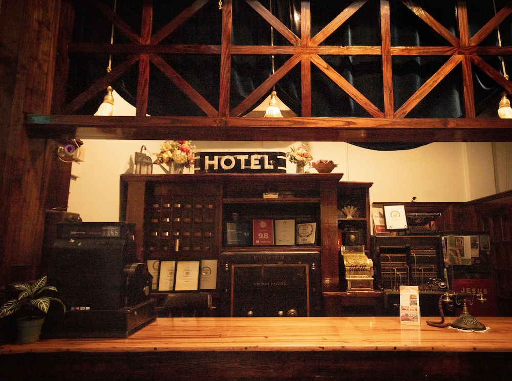 Edgewater Hotel 8/50