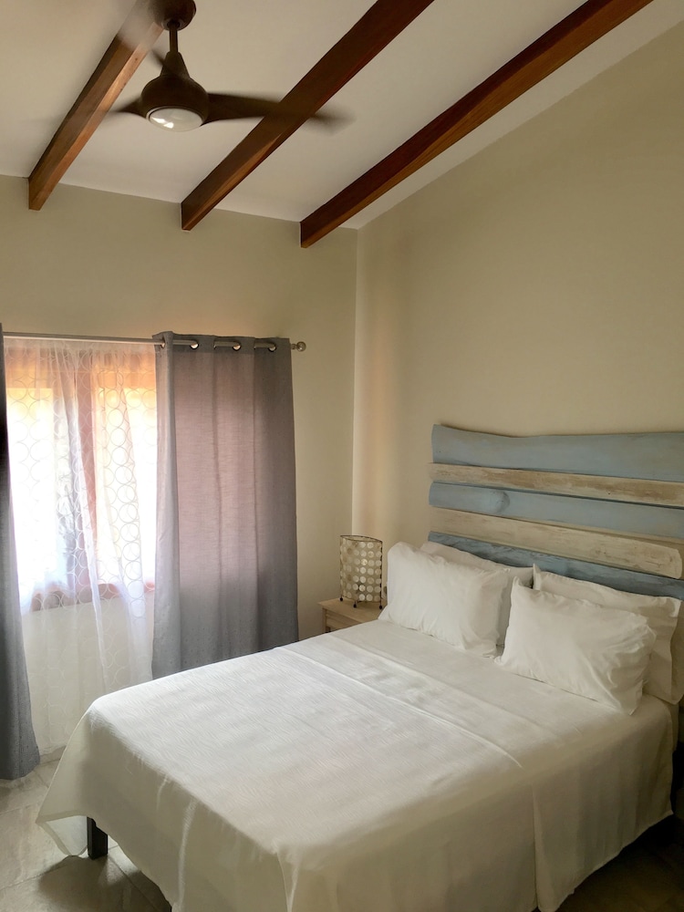 Ten North Tamarindo Beach Hotel 27/70