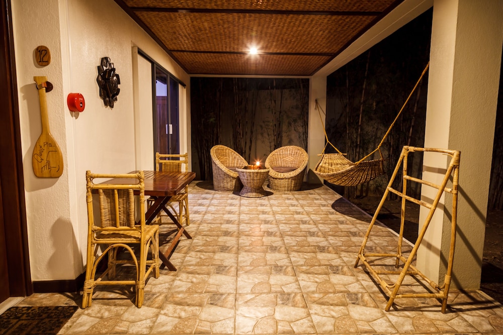 Munting Paraiso 30/66