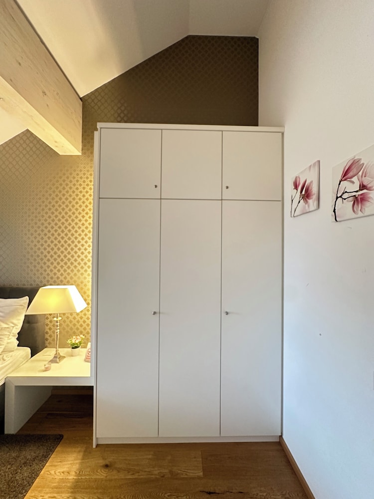 Helvetia Suites 5/52