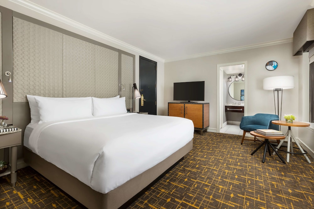 STANDARD, QUEEN BED