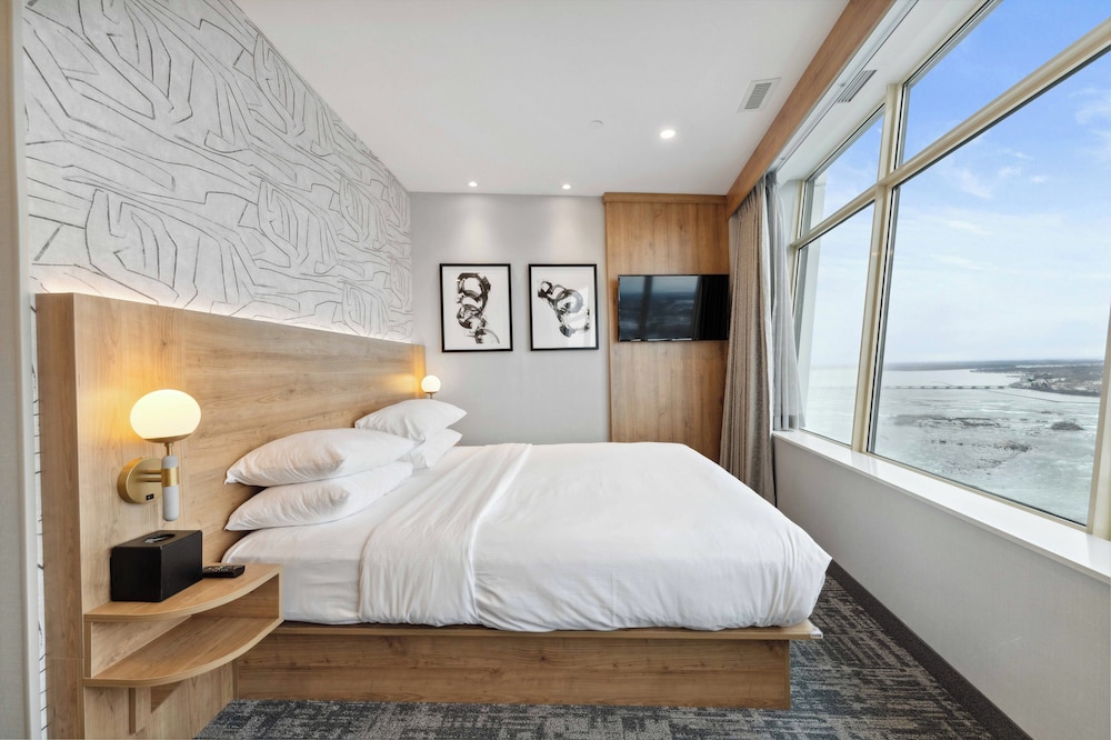 ROOM, RIVER VIEW