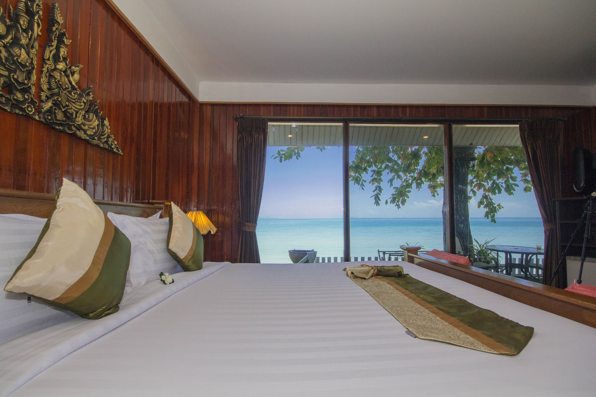 BUNGALOW, BEACH FRONT