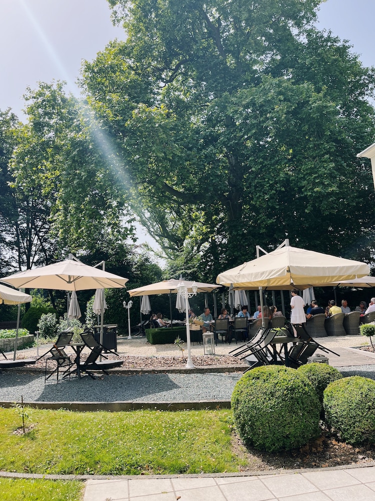 RELAIS DU SILENCE AUBERGE DU VIEUX CEDRE 24/31