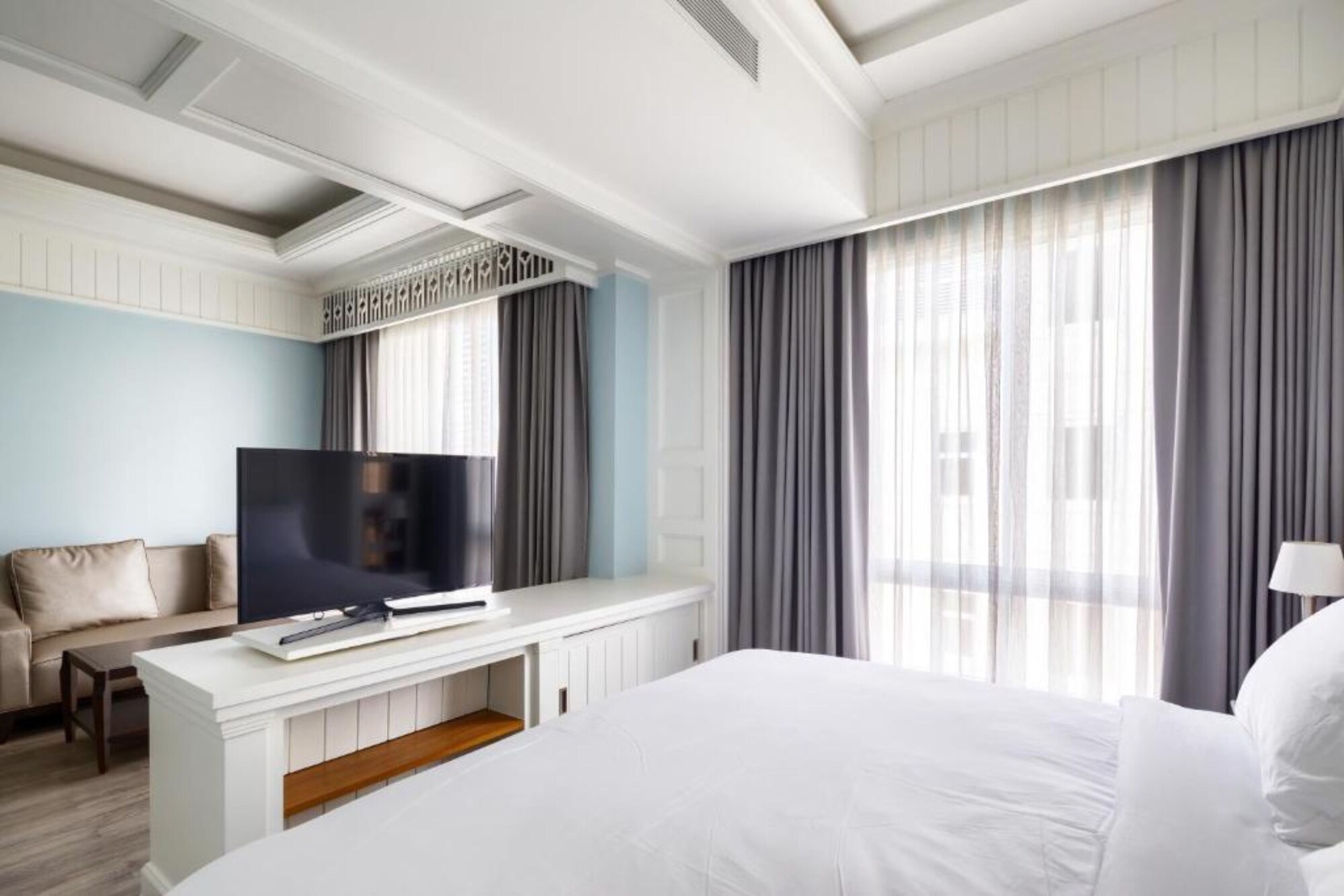 PREMIER, KING BED