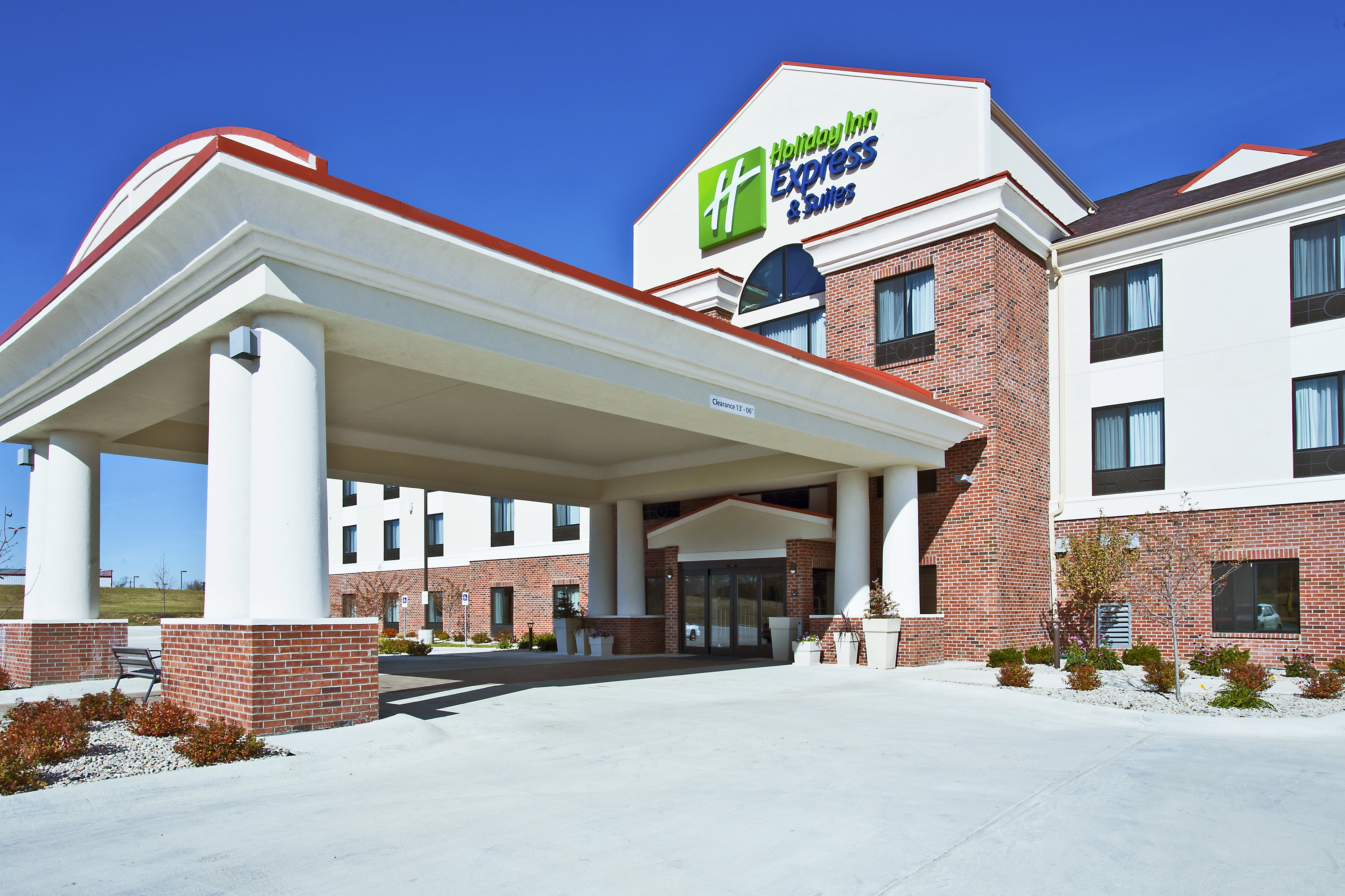 Holiday Inn Express Suites Springfield Dayton Area 3/45