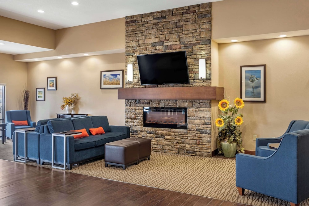Comfort Inn & Suites Augusta KS 18/31