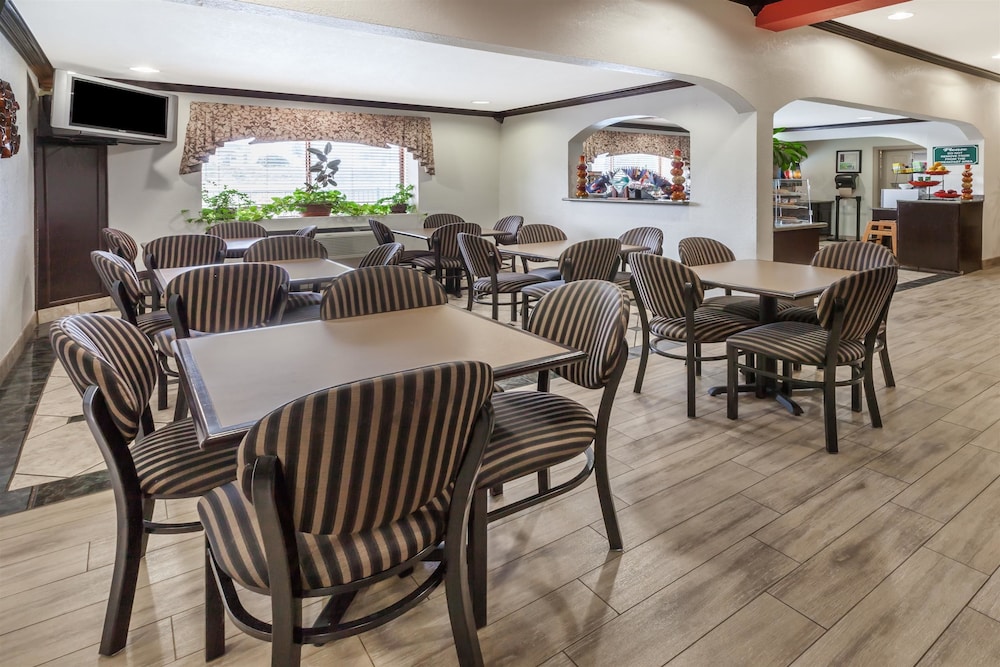 Ramada By Wyndham Oklahoma City Airport North 24/32