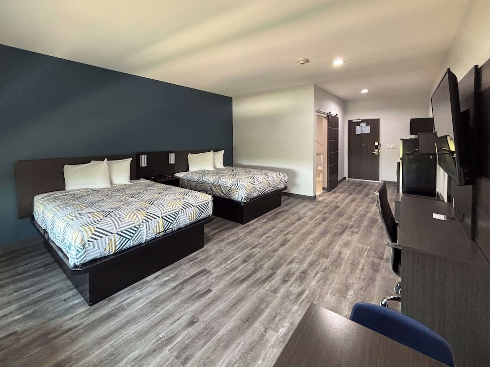 STANDARD, 2 QUEEN BEDS, ACCESSIBLE