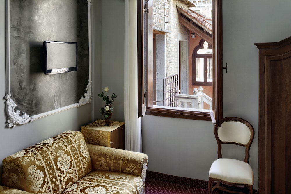 Pausania Hotel 38/49