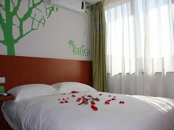 Vatica Hotel (Shanghai International Tourist Resort Huaxia East Road Metro Station) 6/21