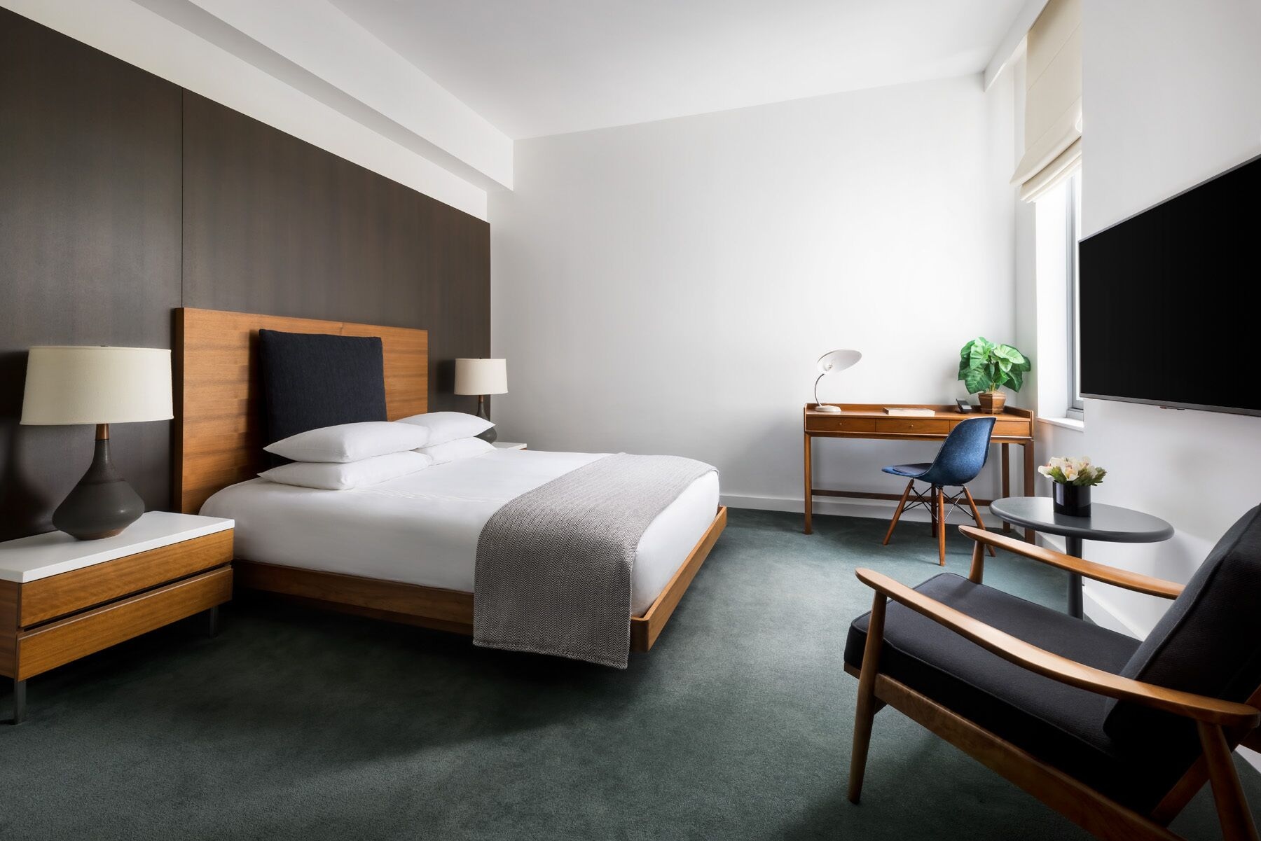 SUPERIOR, QUEEN BED