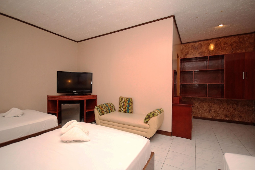 Bamboo Beach Resort Bar And Restaurant 37/66