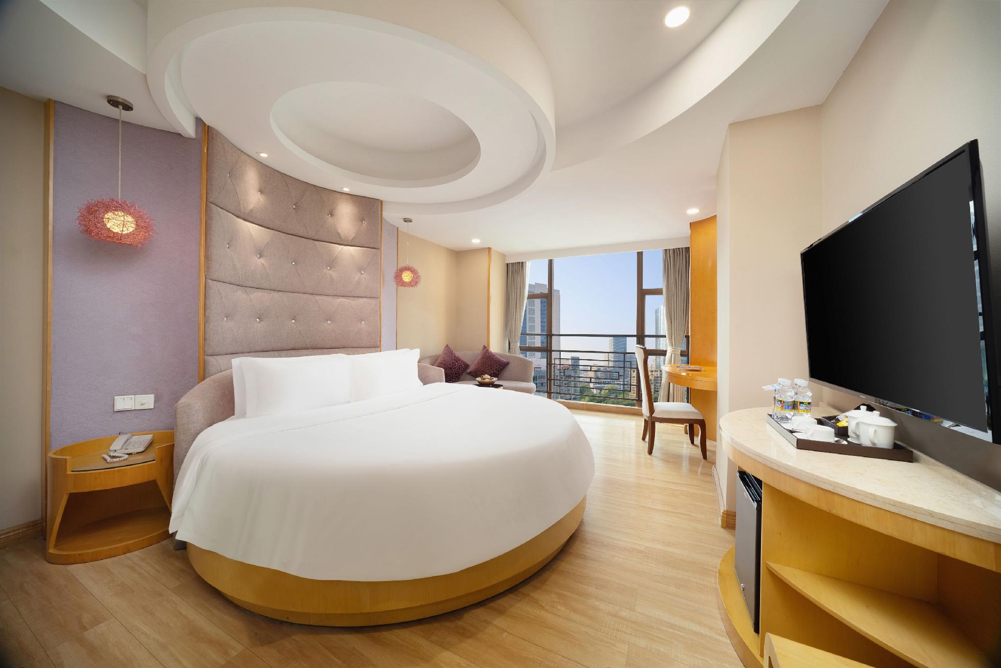 Room, Round Bed