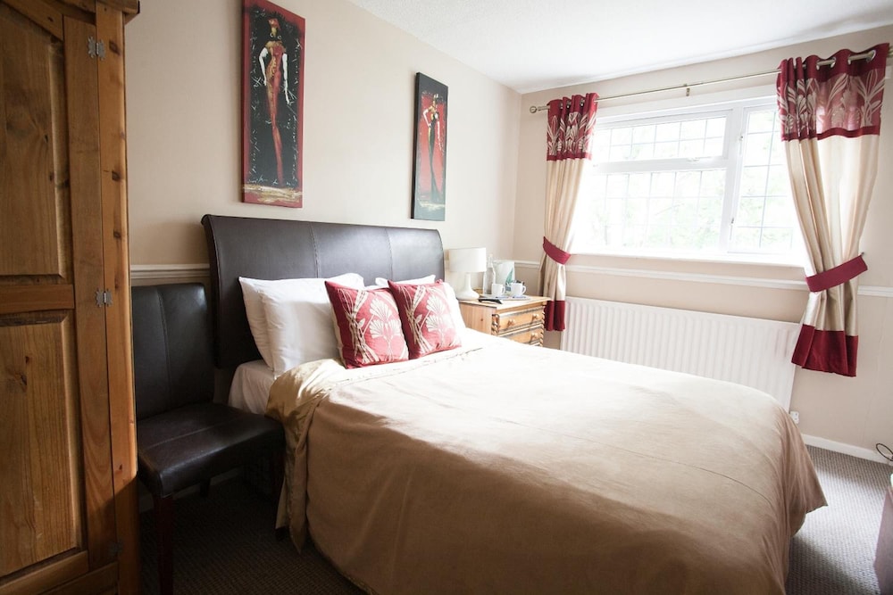 Barons Court Hotel 27/72